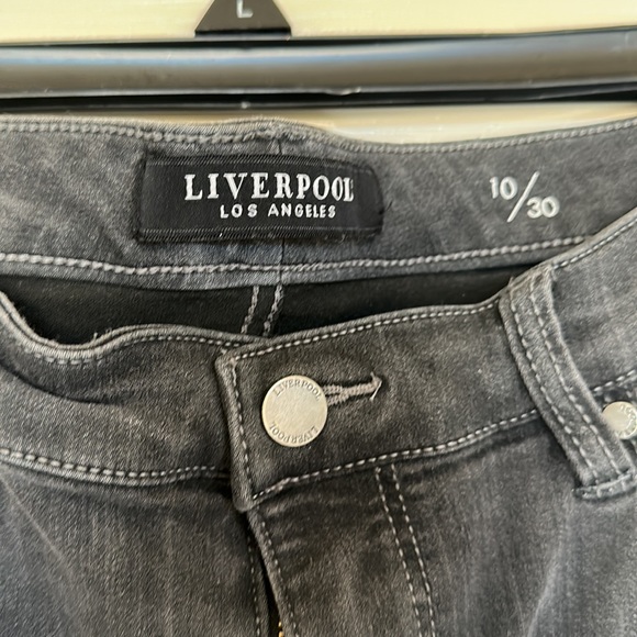 Jeans new condition - Picture 2 of 4